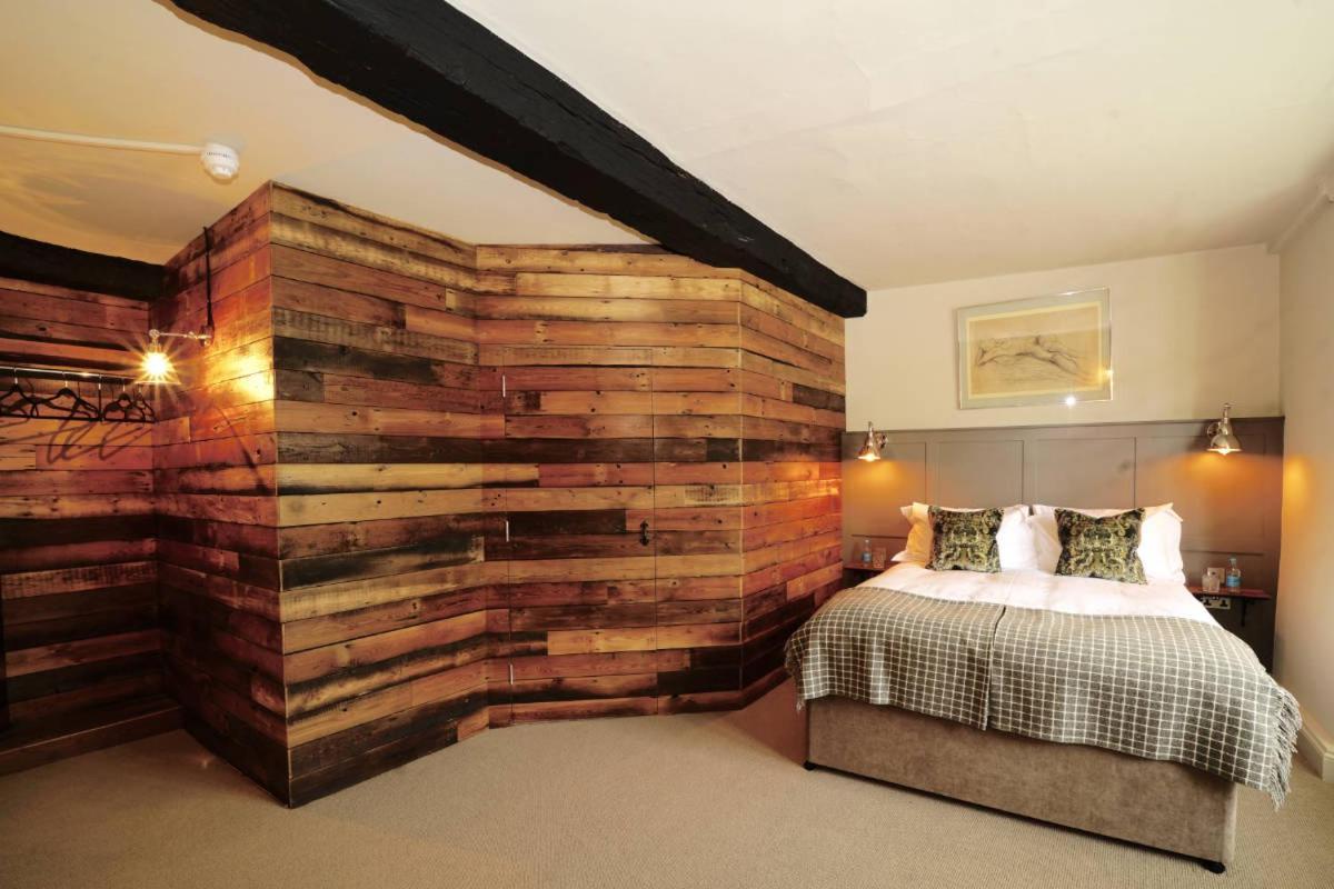 The Bull Hotel Fairford Extérieur photo