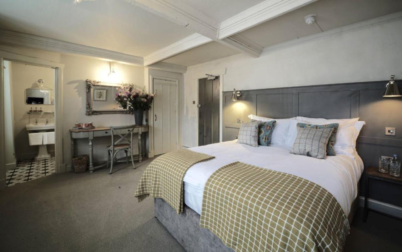 The Bull Hotel Fairford Extérieur photo