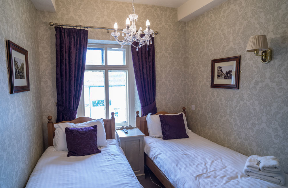 The Bull Hotel Fairford Extérieur photo