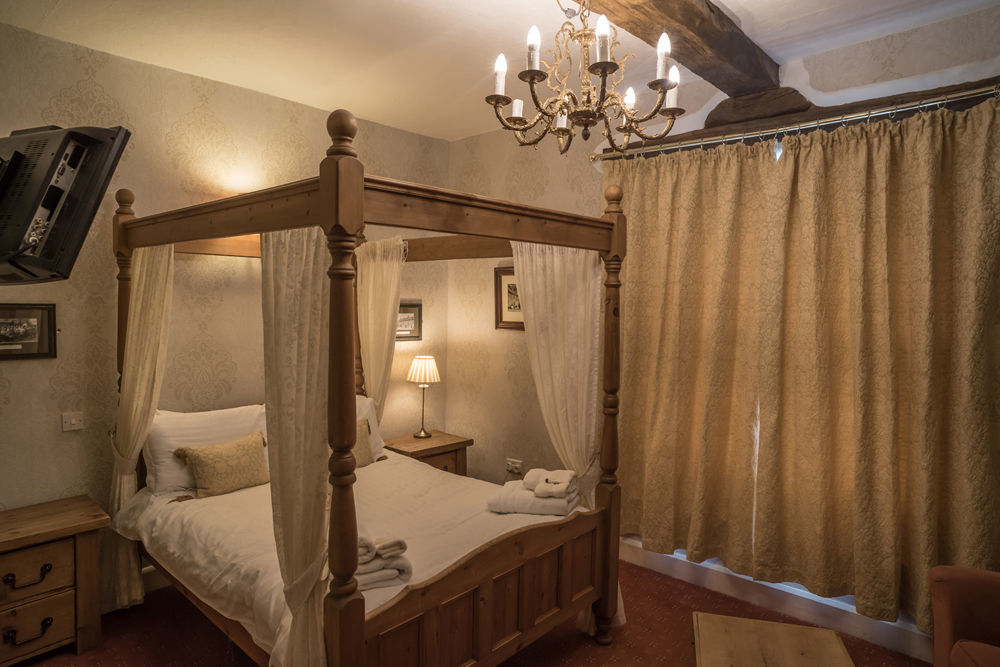 The Bull Hotel Fairford Extérieur photo