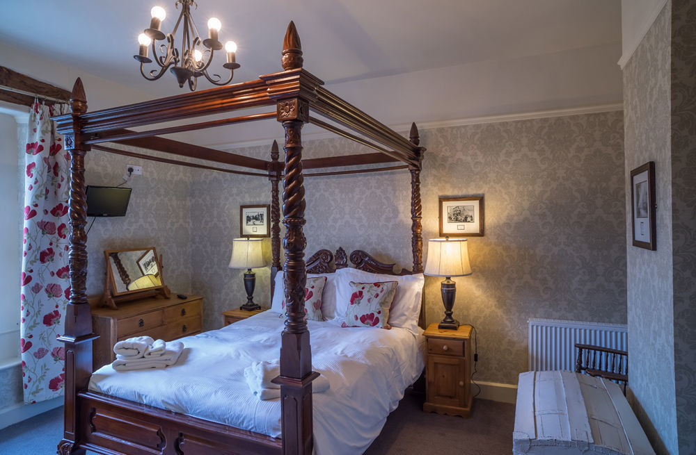 The Bull Hotel Fairford Extérieur photo