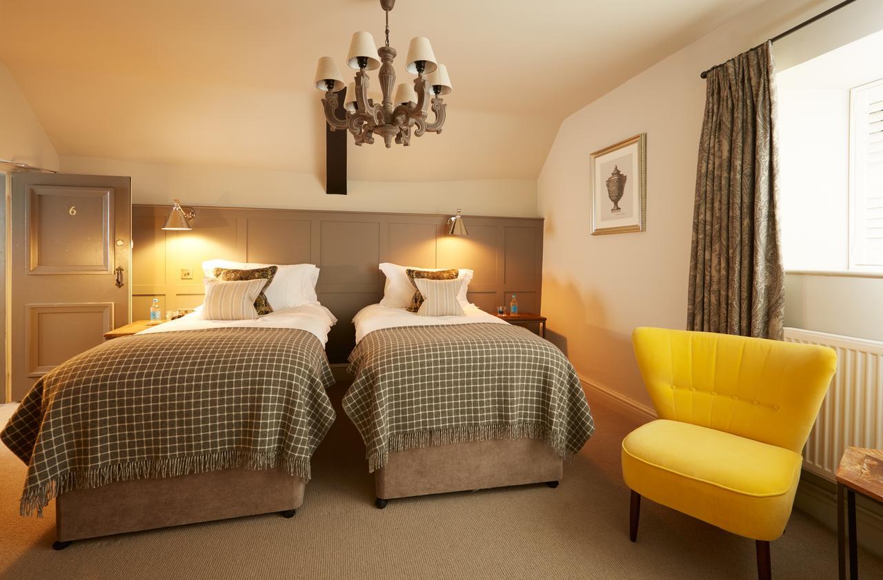 The Bull Hotel Fairford Extérieur photo