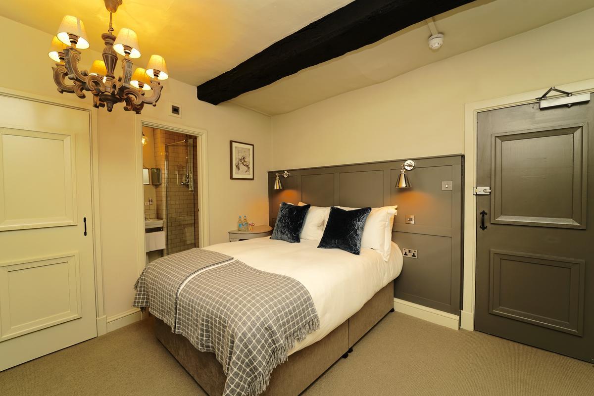 The Bull Hotel Fairford Extérieur photo