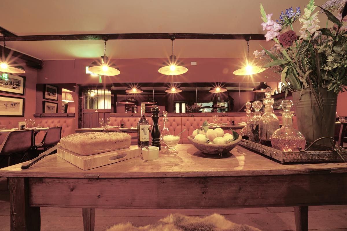 The Bull Hotel Fairford Extérieur photo