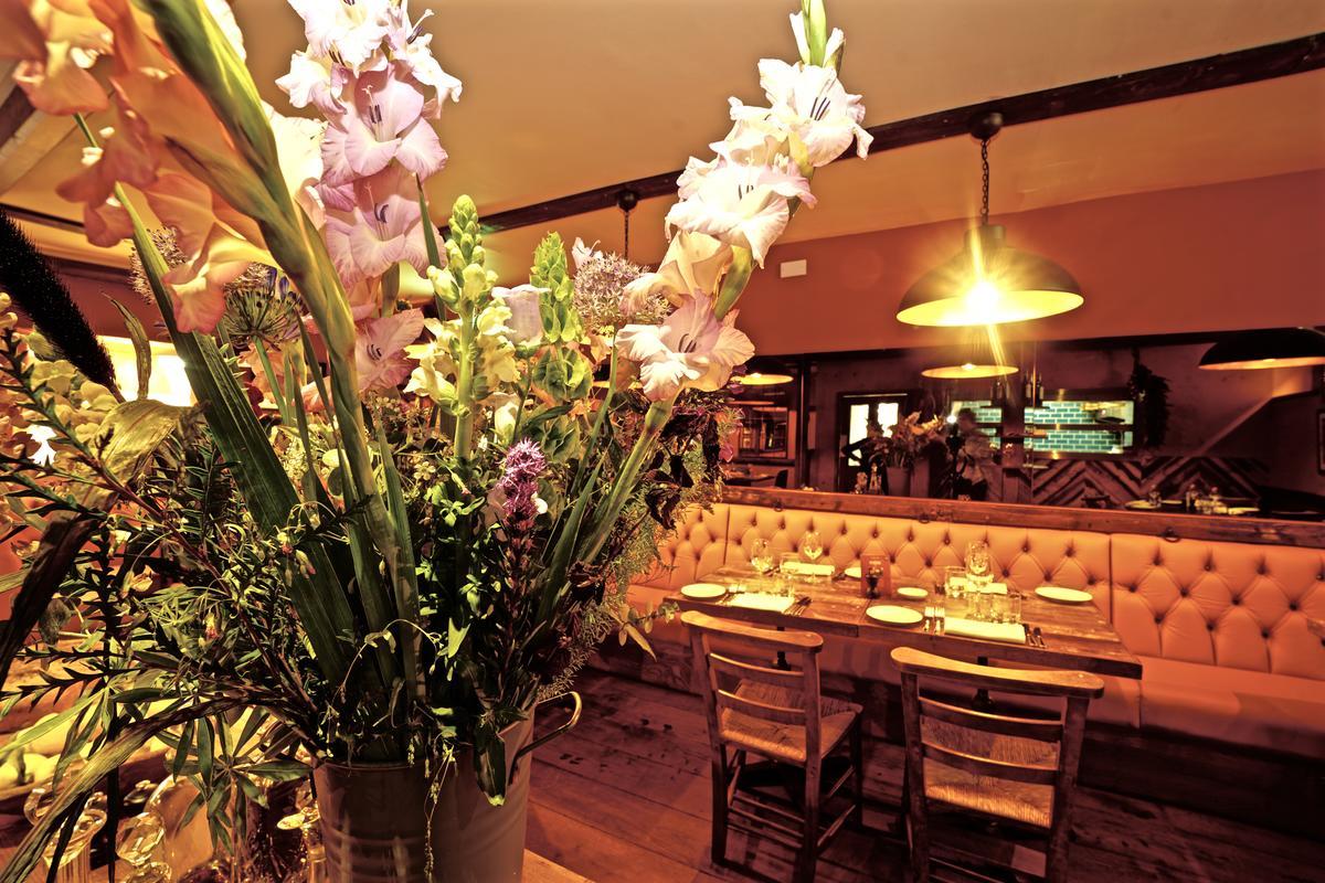 The Bull Hotel Fairford Extérieur photo